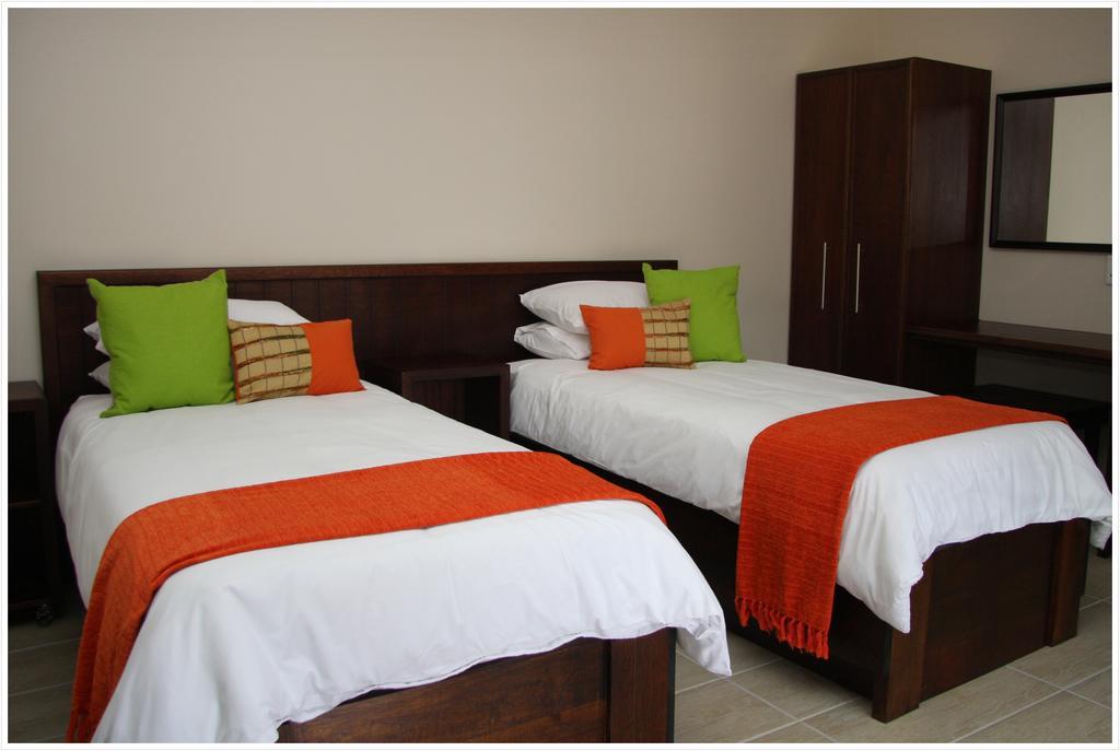 Be At Home Guesthouse Klerksdorp Rom bilde